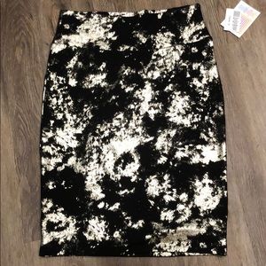 NWT - Lularoe Holiday Elegance Cassie Medium